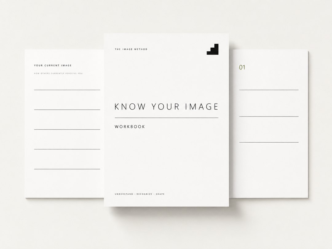 Portada y dos páginas interiores del KNOW YOUR IMAGE™ Workbook sobre un fondo blanco cálido.